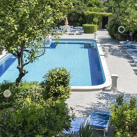 Paradiso Hotel 4*